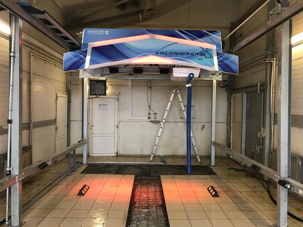 Μηχανή πλύσης αυτοκινήτων χωρίς άγγιξη 24.5Kw Δύναμη Ρυθμίσιμη πίεση νερού Πολλαπλές επιλογές πληρωμής