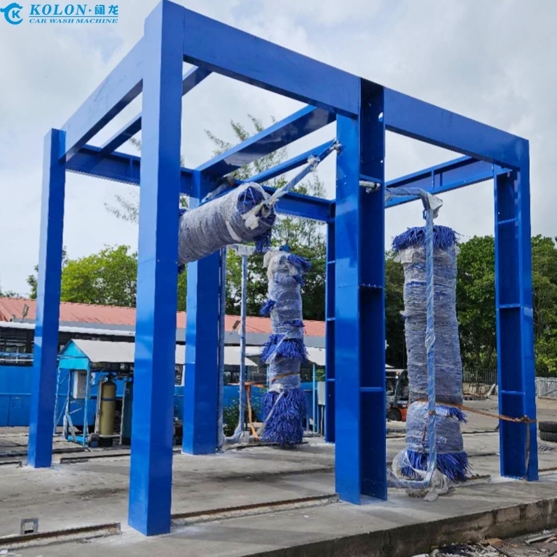 ΚΟΛΟΝ Οδήγηση μέσω του κουμπιού διακοπής έκτακτης ανάγκης Εξοπλισμένο με 3 βούρτσες Μηχανή πλύσης λεωφορείων με έλεγχο PLC 267L κατανάλωση νερού